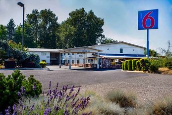 Motel 6 Gresham City Center