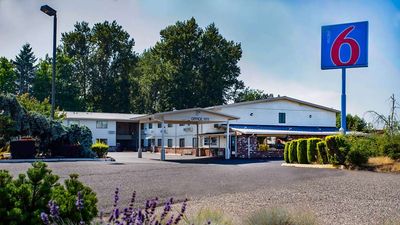 Motel 6 Gresham City Center