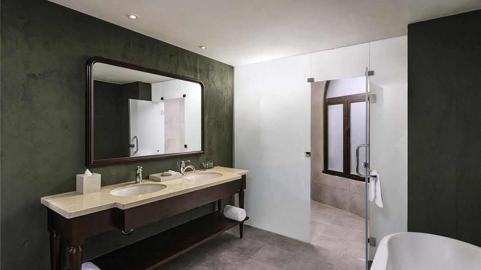 Mercure DaNang French Village Bana Hills Suite