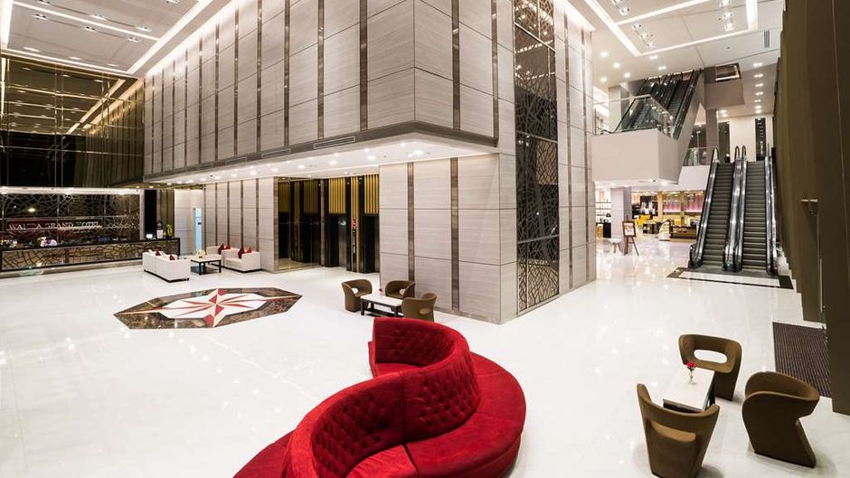 Best Western Plus Wanda Grand Hotel Lobby