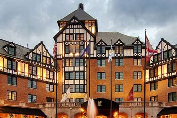 Hotel Roanoke & Conf Ctr, Curio Coll