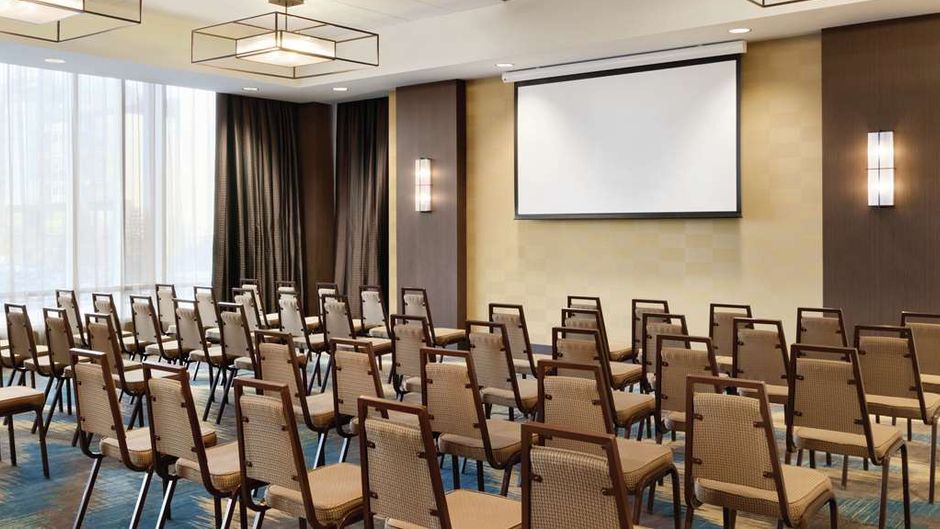 Hilton Garden Inn Calgary Downtown Meeting