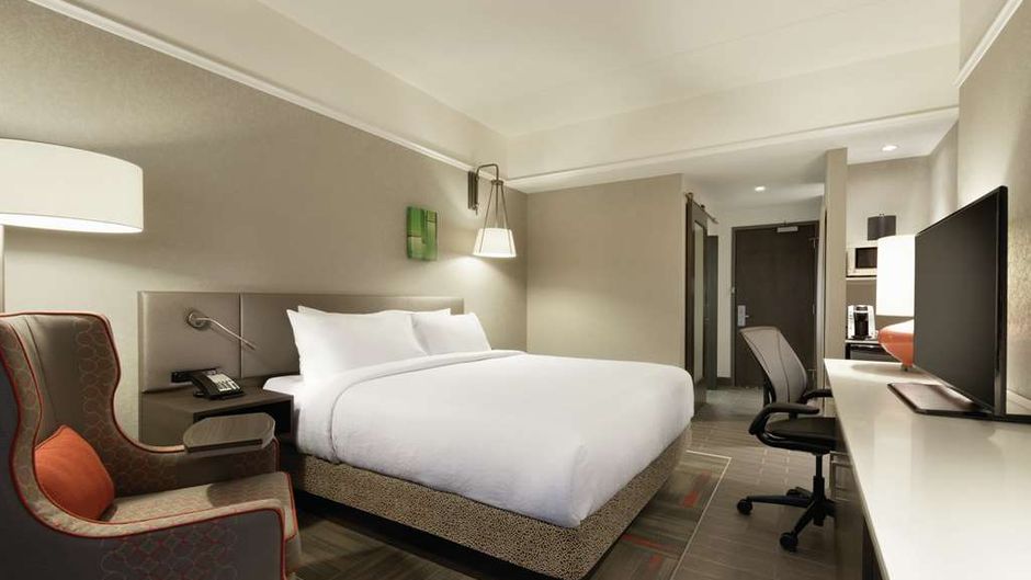 Hilton Garden Inn Calgary Downtown Room