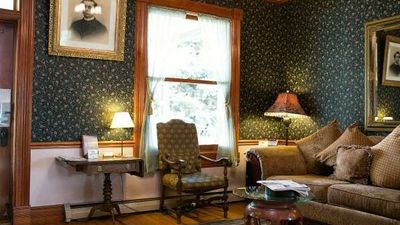 El Cuervo Guest Rooms