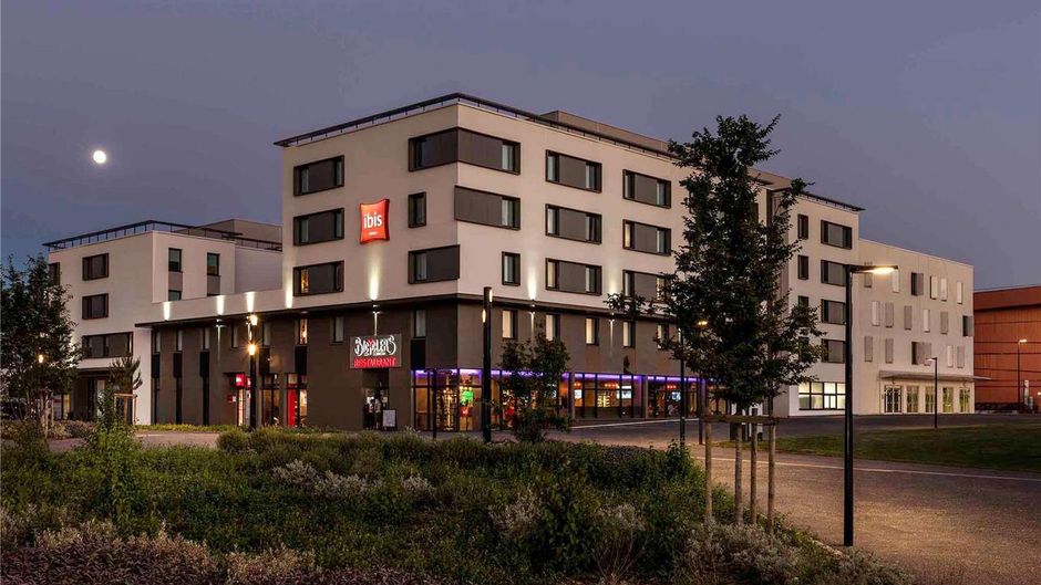 Ibis Saint Quentin en Yvelines Velodrome Exterior