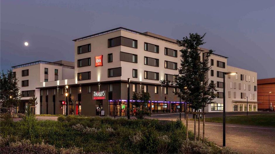Ibis Saint Quentin en Yvelines Velodrome Exterior