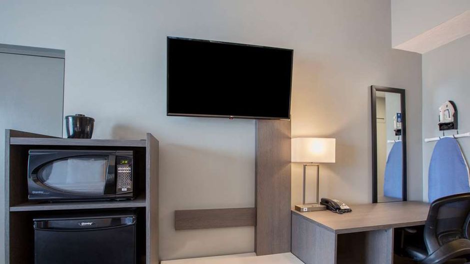 Days Inn & Suites Moncton Room
