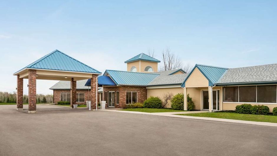 Days Inn & Suites Moncton Exterior