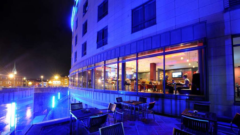 The Absolute Hotel Exterior