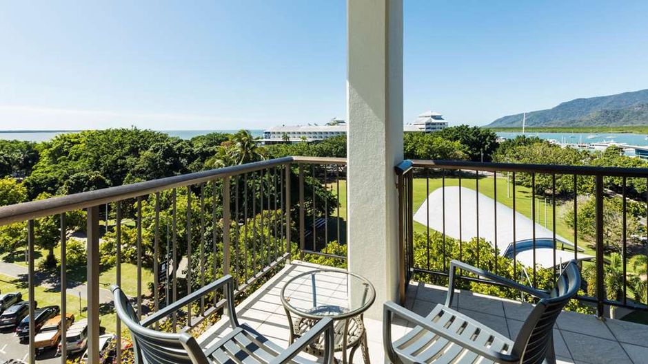 Pacific Hotel Cairns Room