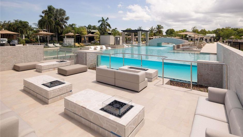 Novotel Darwin Airport Hotel Pool