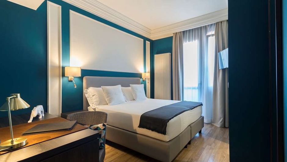 Executive Suite Hotel Room