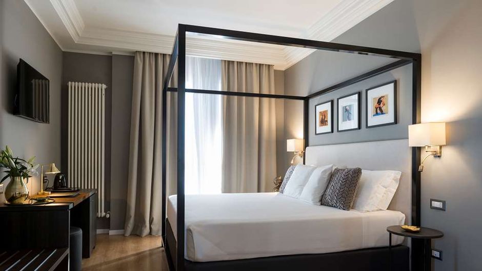 Executive Suite Hotel Room