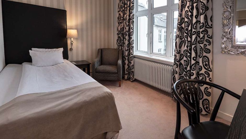Hotel Mayfair Room