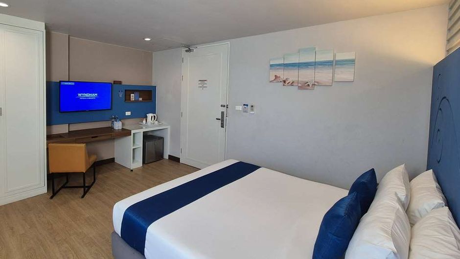 Days Inn Patong Beach Room