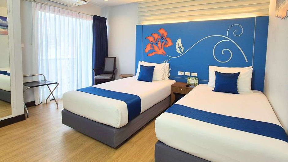 Days Inn Patong Beach Room