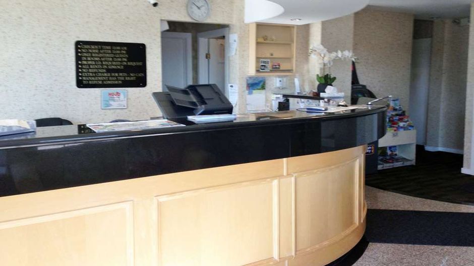 Canadas Best Value Inn Calgary/Chinook Lobby