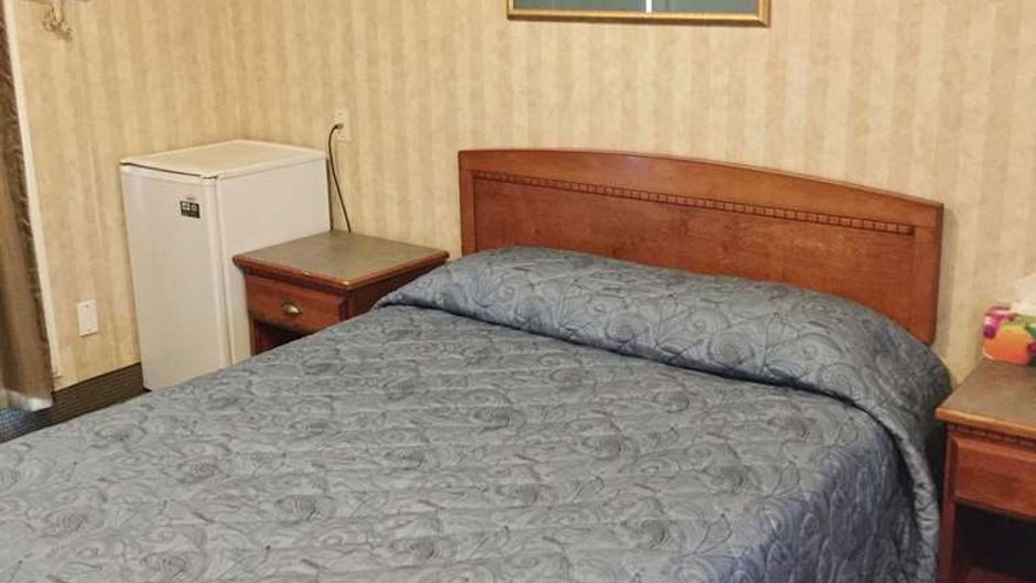 Canadas Best Value Inn Calgary/Chinook Room