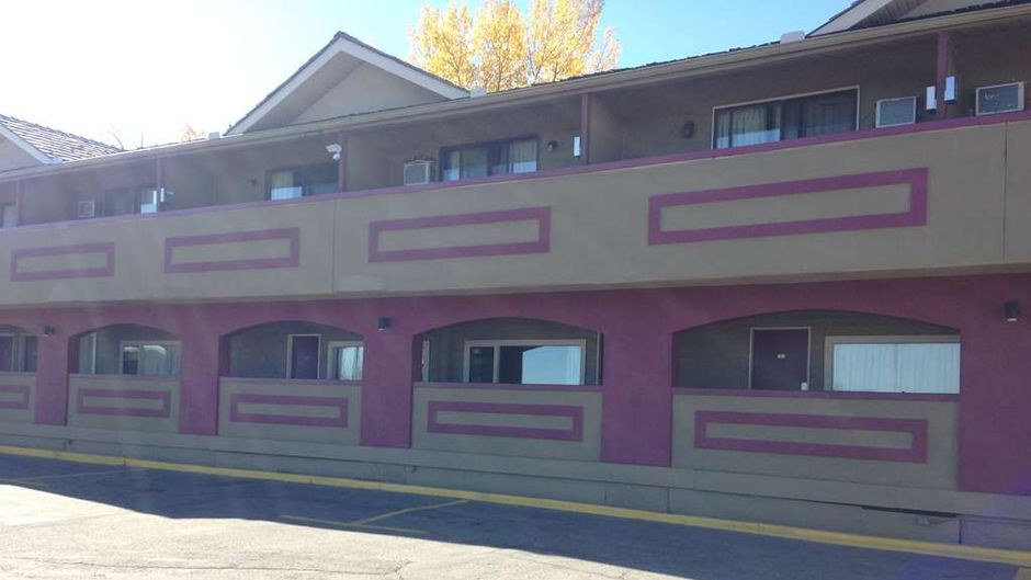 Canadas Best Value Inn Calgary/Chinook Exterior
