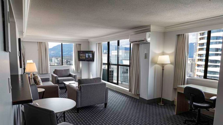 Century Plaza Hotel & Spa Suite