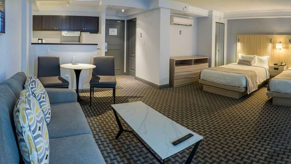 Century Plaza Hotel & Spa Suite