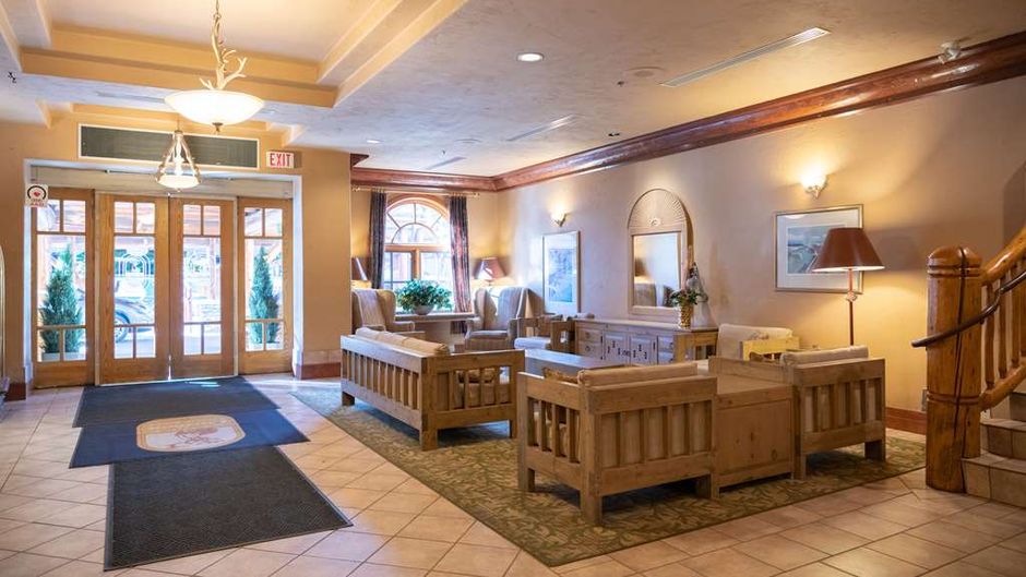 Banff Caribou Lodge & Spa Lobby