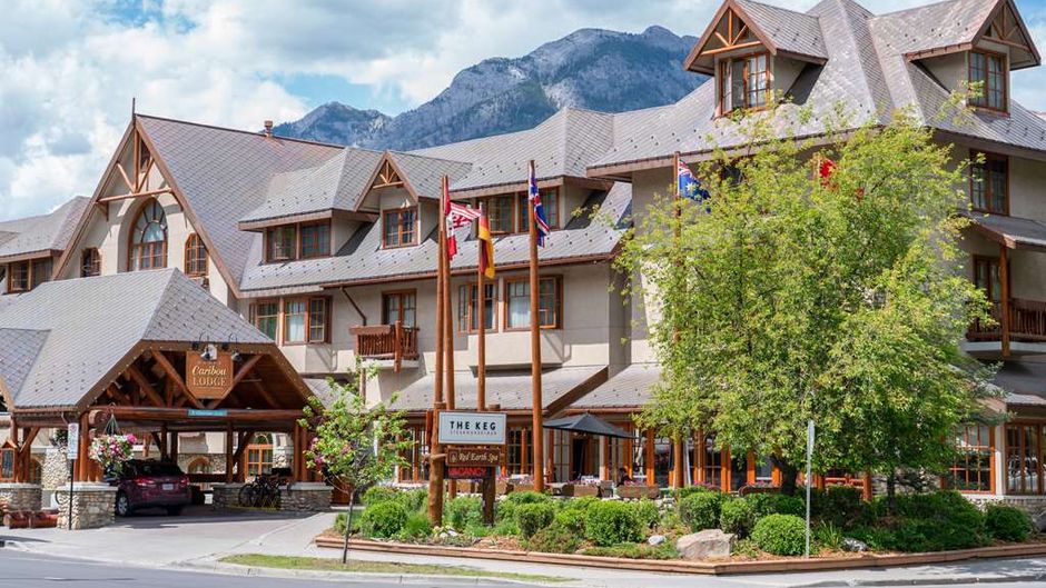 Banff Caribou Lodge & Spa Exterior