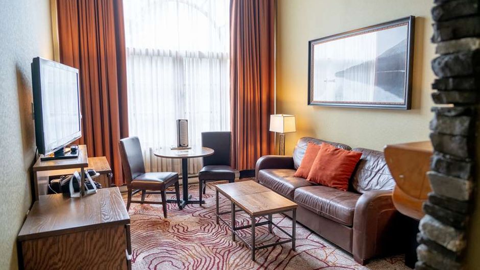 Banff Caribou Lodge & Spa Suite
