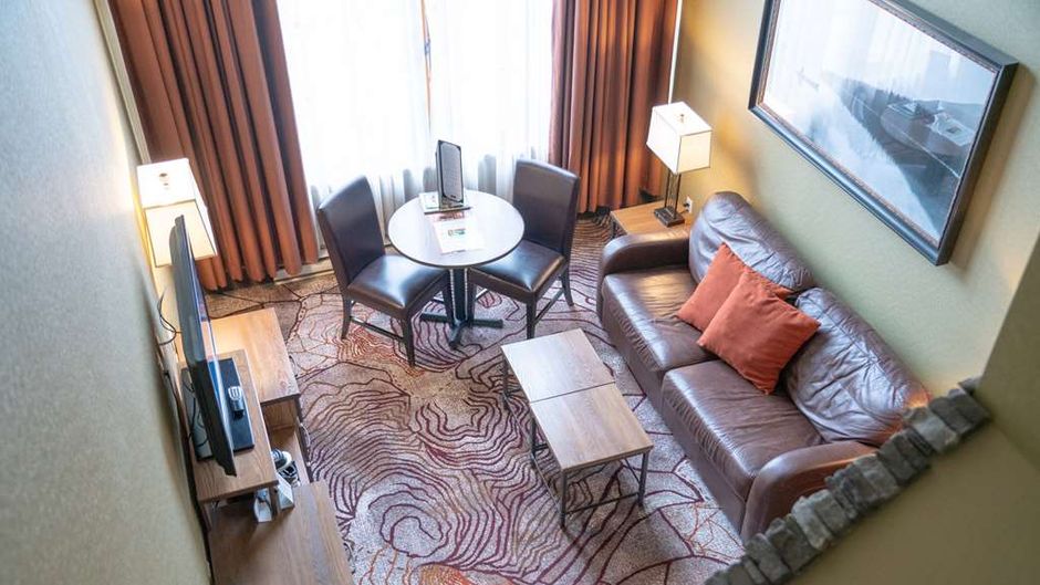 Banff Caribou Lodge & Spa Suite