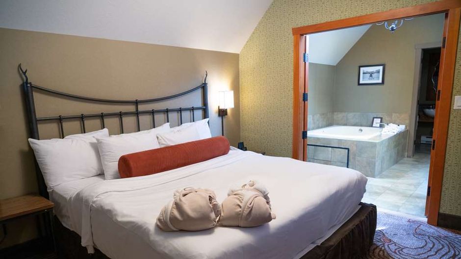 Banff Caribou Lodge & Spa Suite