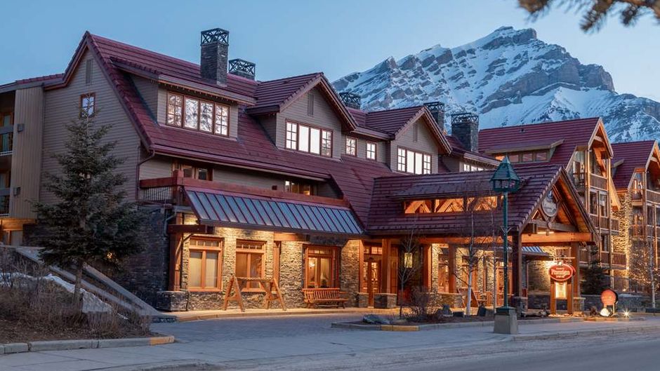 Banff Ptarmigan Inn Exterior