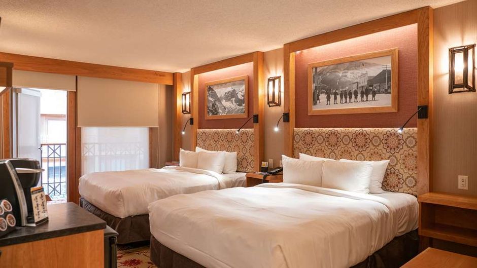 Banff Ptarmigan Inn Room