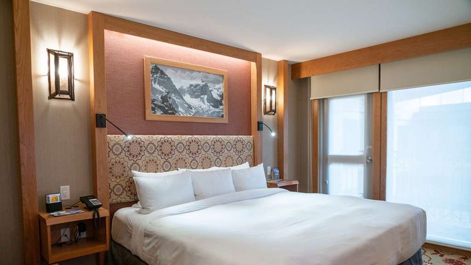 Banff Ptarmigan Inn Room