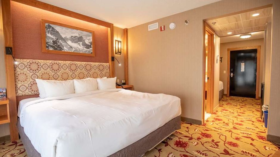 Banff Ptarmigan Inn Room