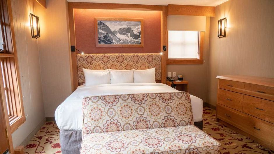 Banff Ptarmigan Inn Room