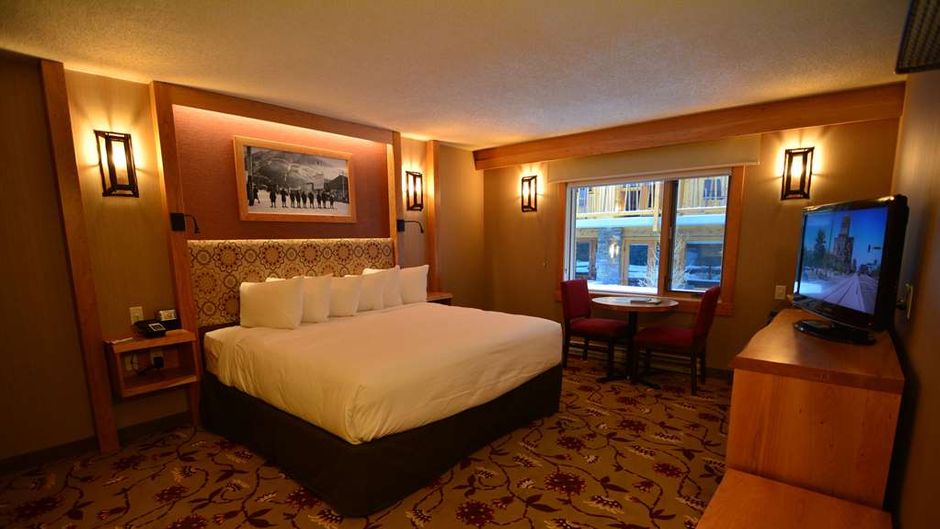 Banff Ptarmigan Inn Room