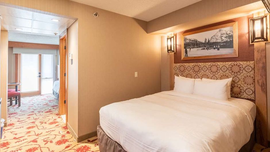 Banff Ptarmigan Inn Room