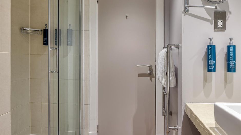 DoubleTree by Hilton Glasgow Central Room