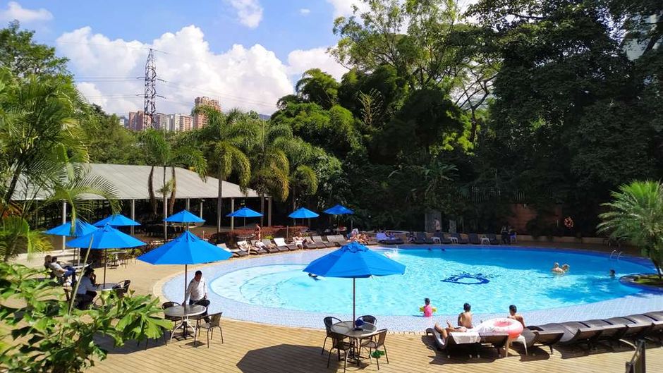 Dann Carlton Hotel Pool