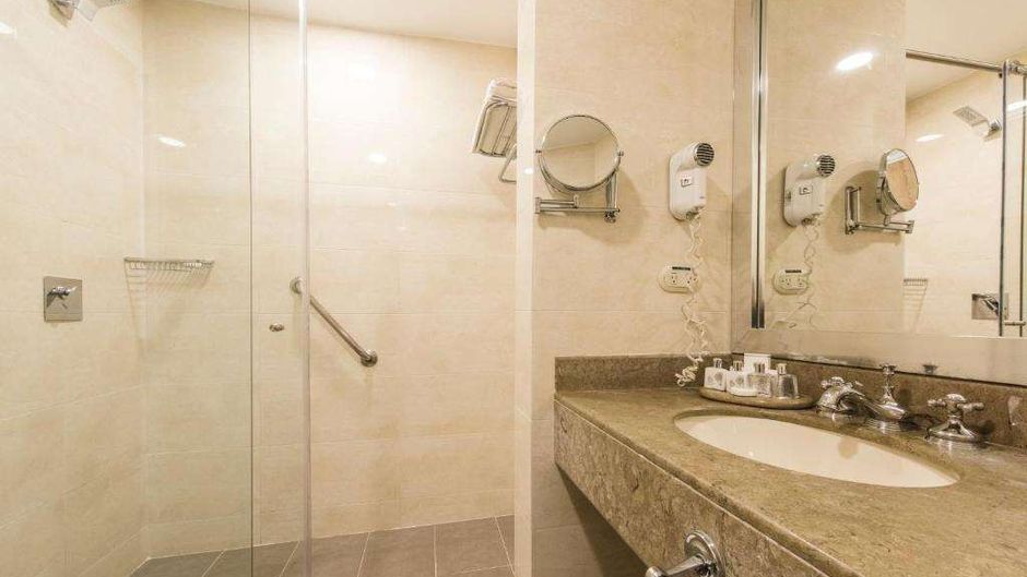 Dann Carlton Hotel Room