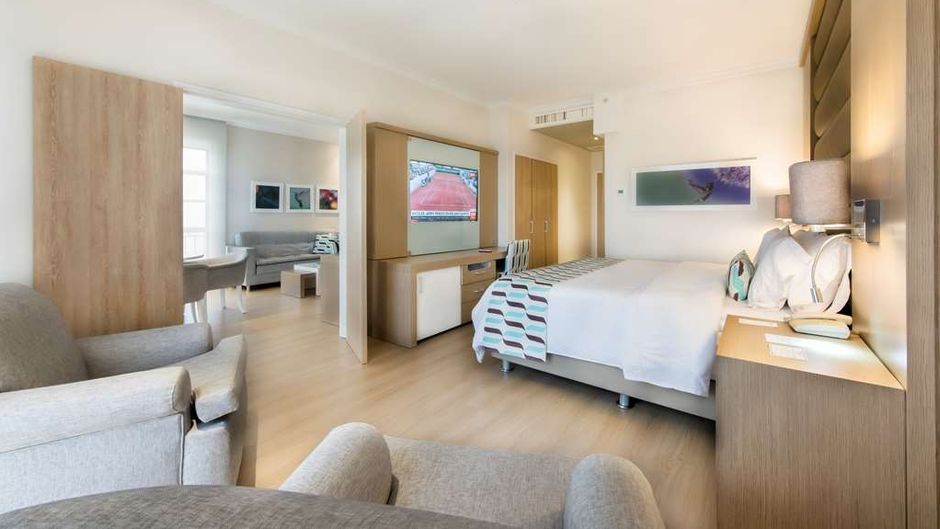 Dann Carlton Hotel Suite