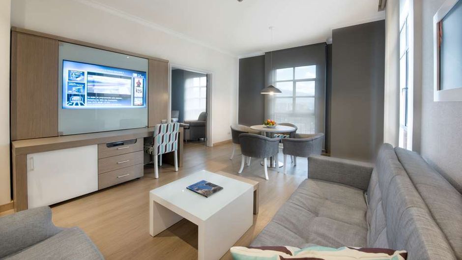Dann Carlton Hotel Suite