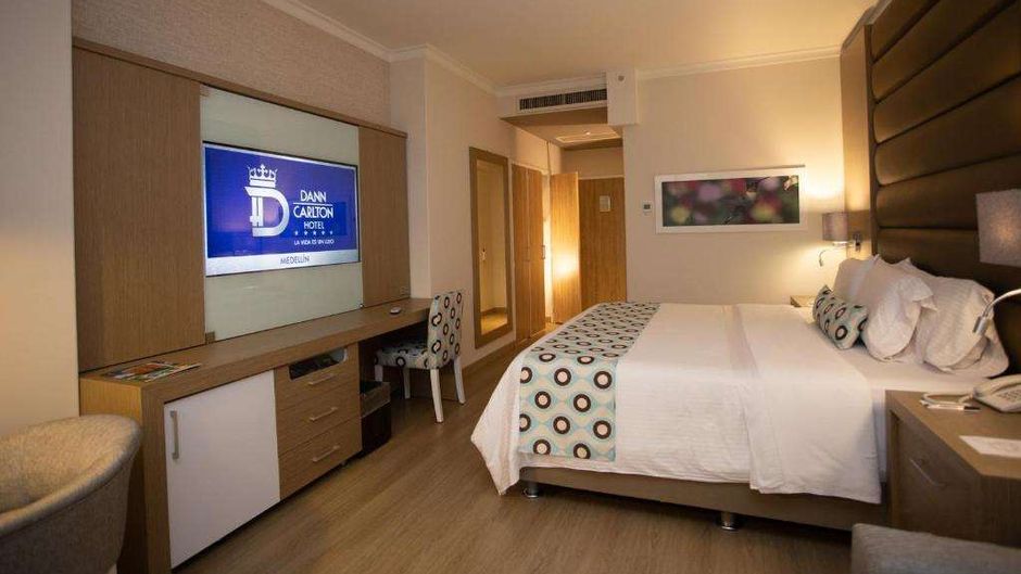 Dann Carlton Hotel Room