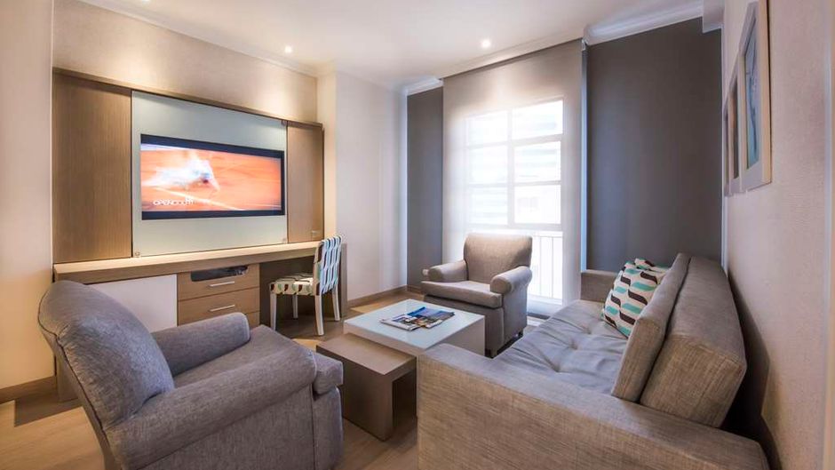 Dann Carlton Hotel Suite