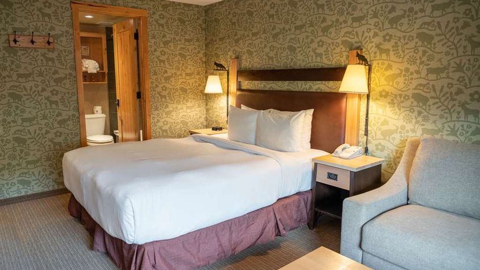 The Fox Hotel & Suites Room