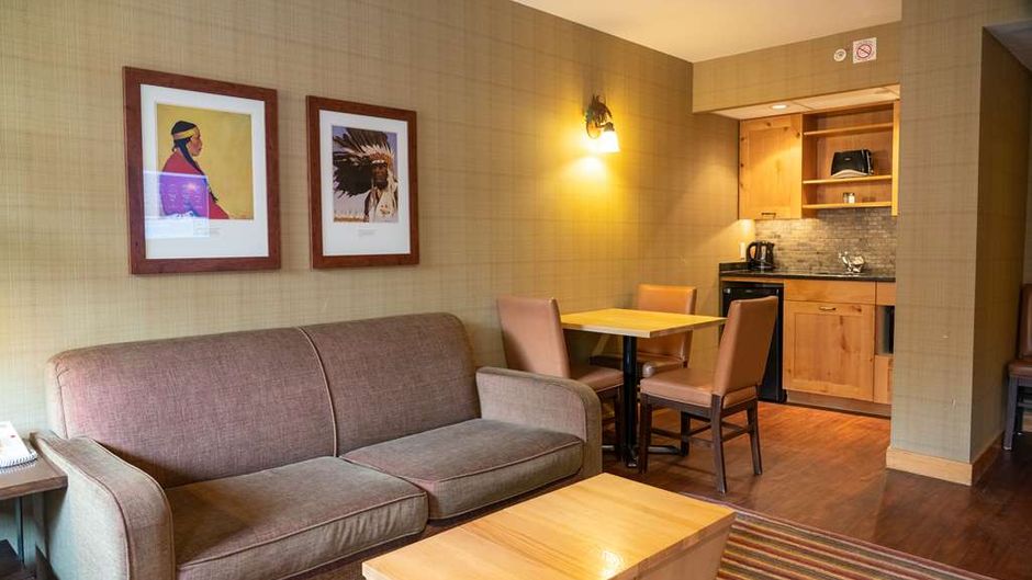 The Fox Hotel & Suites Room