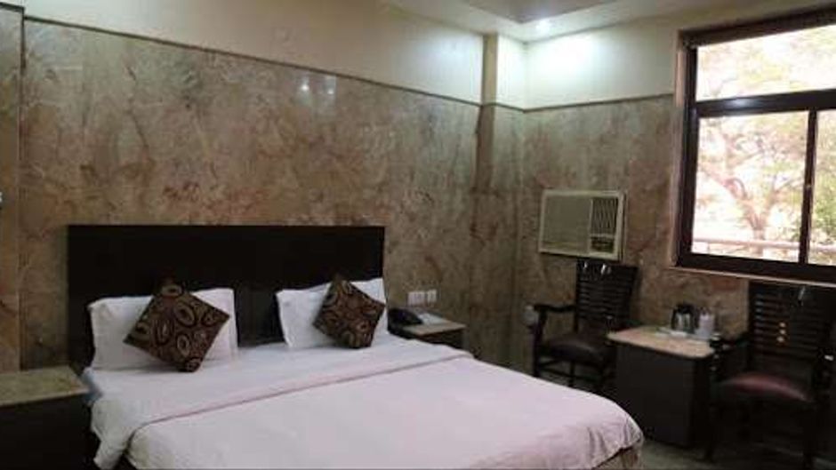 Hotel Maan K Room