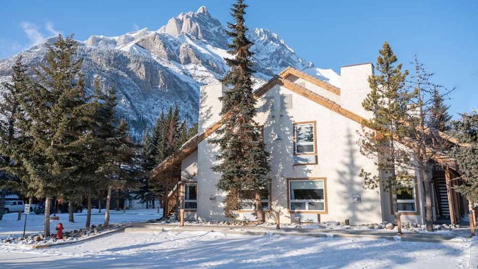 Banff Rocky Mountain Resort Exterior