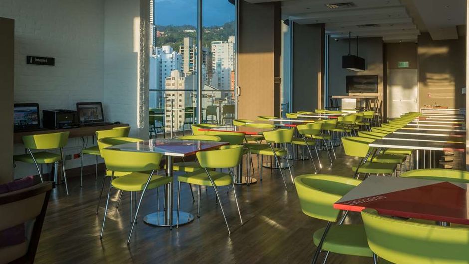 Hampton by Hilton Bucaramanga Restaurant