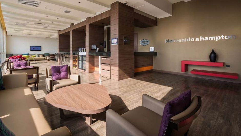 Hampton by Hilton Bucaramanga Lobby